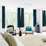 High-End 3Bdr Apartment @ City Center