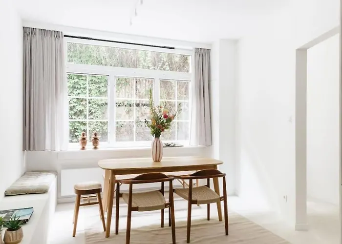 High-End 3Bdr Apartment @ City Center